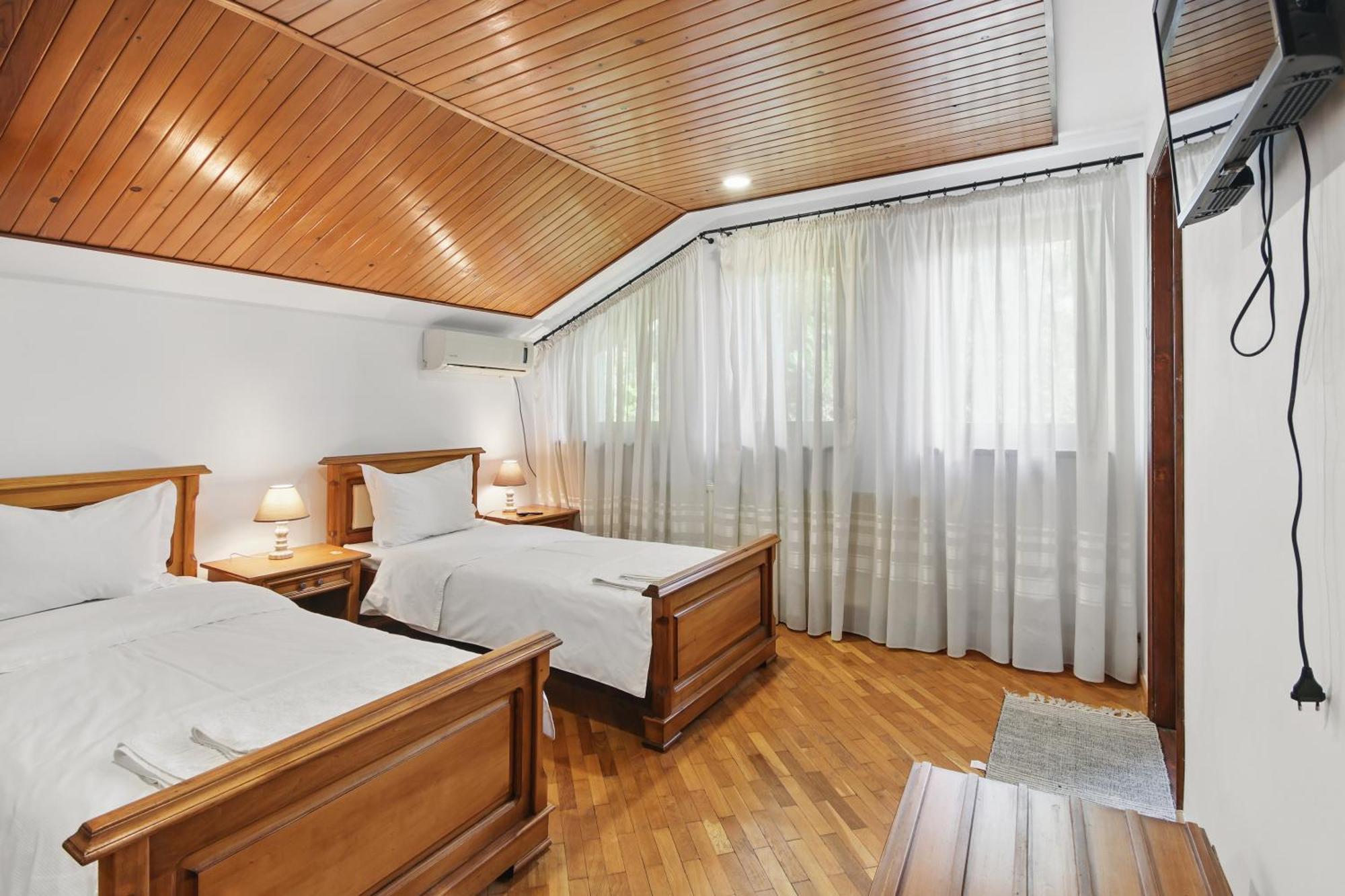 Casa Galand Hotel Parscov Bagian luar foto